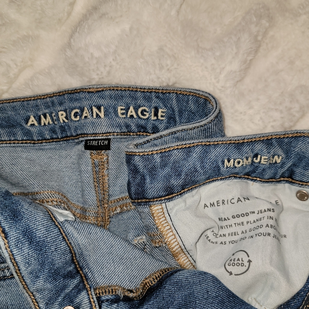 American Eagle Outfitters High-Rise Mom Jeans - 10 *Short* - Picture 4 of 5